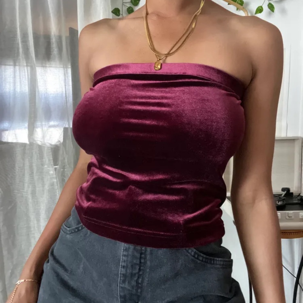 Reitmans Burgundy velvet tube top 🍷
